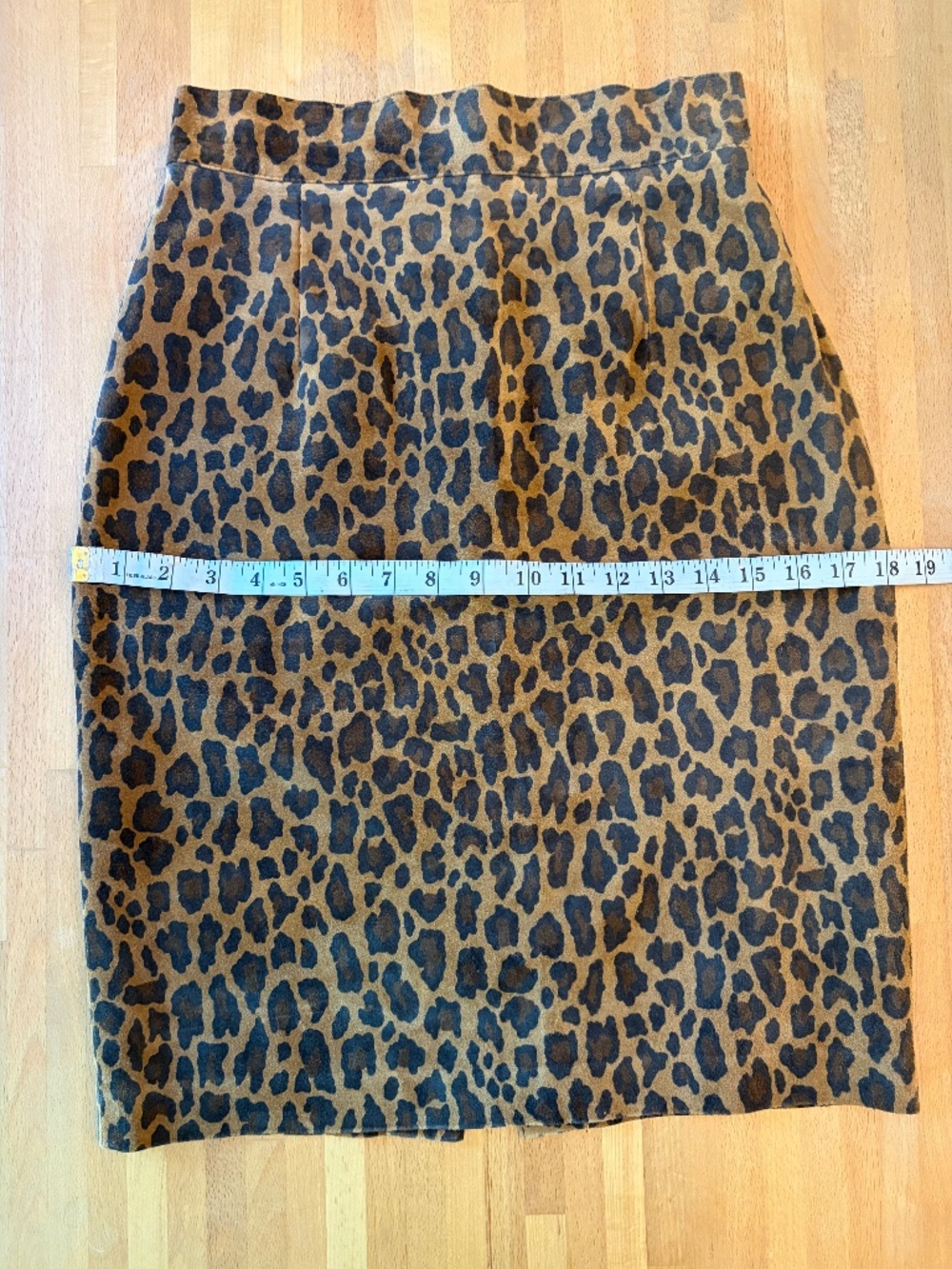 Danier Leopard-Print Pencil Skirt in Brown and Black - Picture 11 of 12